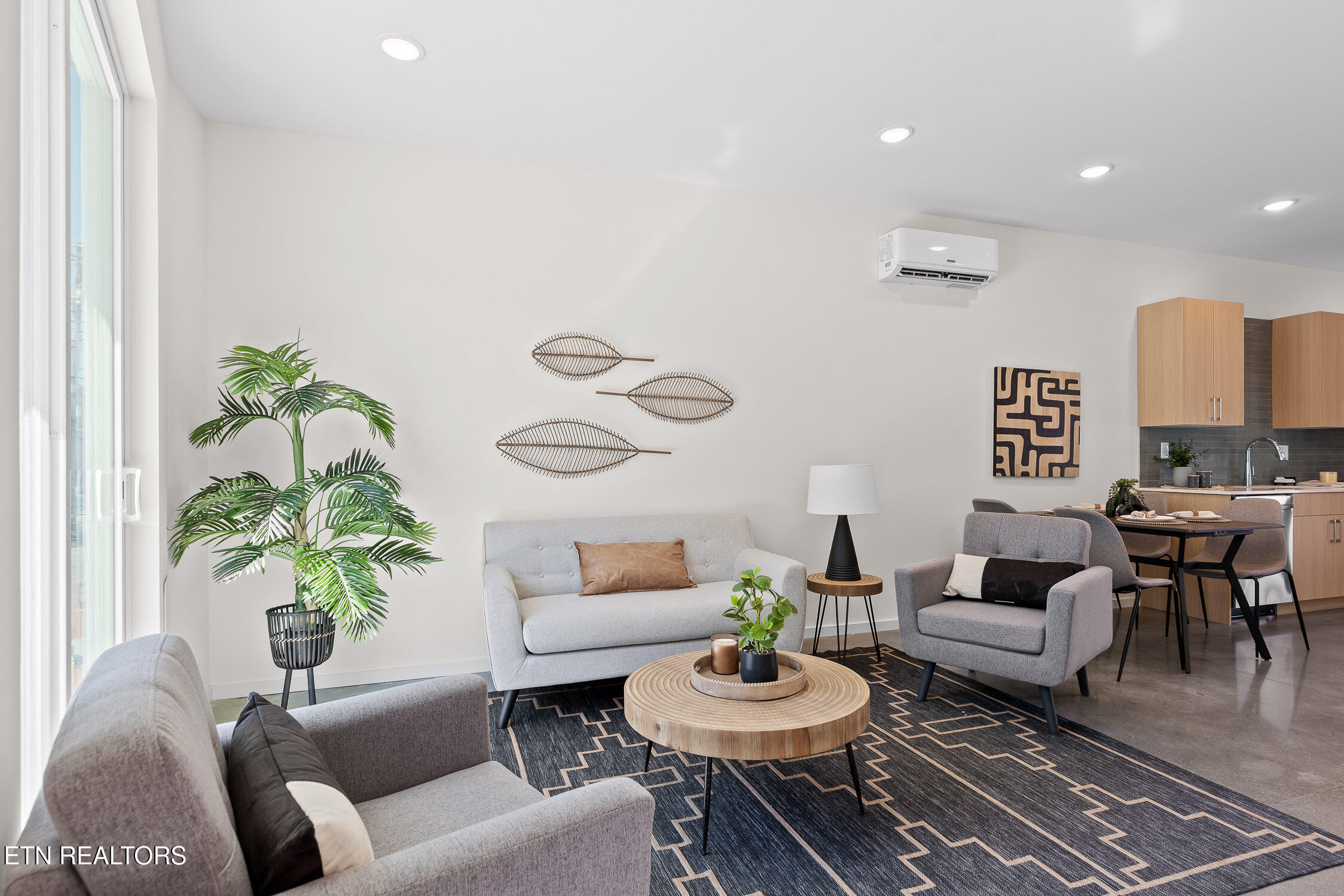 105 E Oldham Ave #102 102