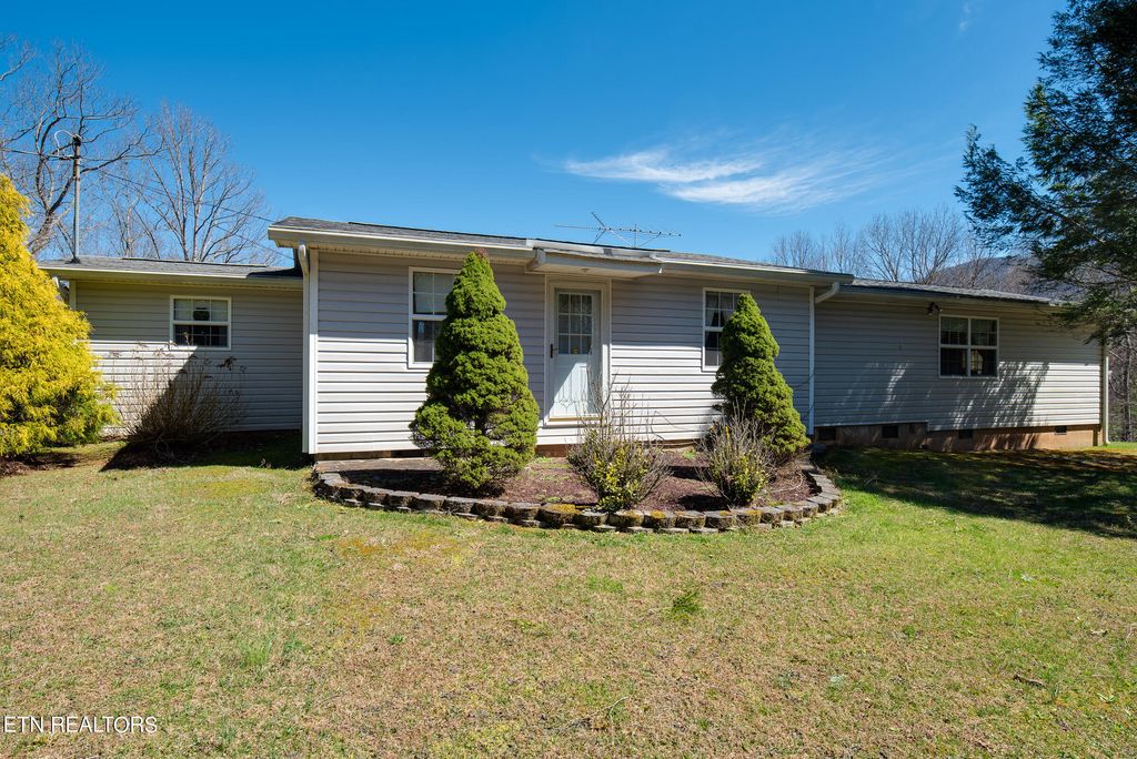 Photo of 161 Unicoi Lakes Rd, Tellico Plains, TN 37385 (MLS # 1255650)