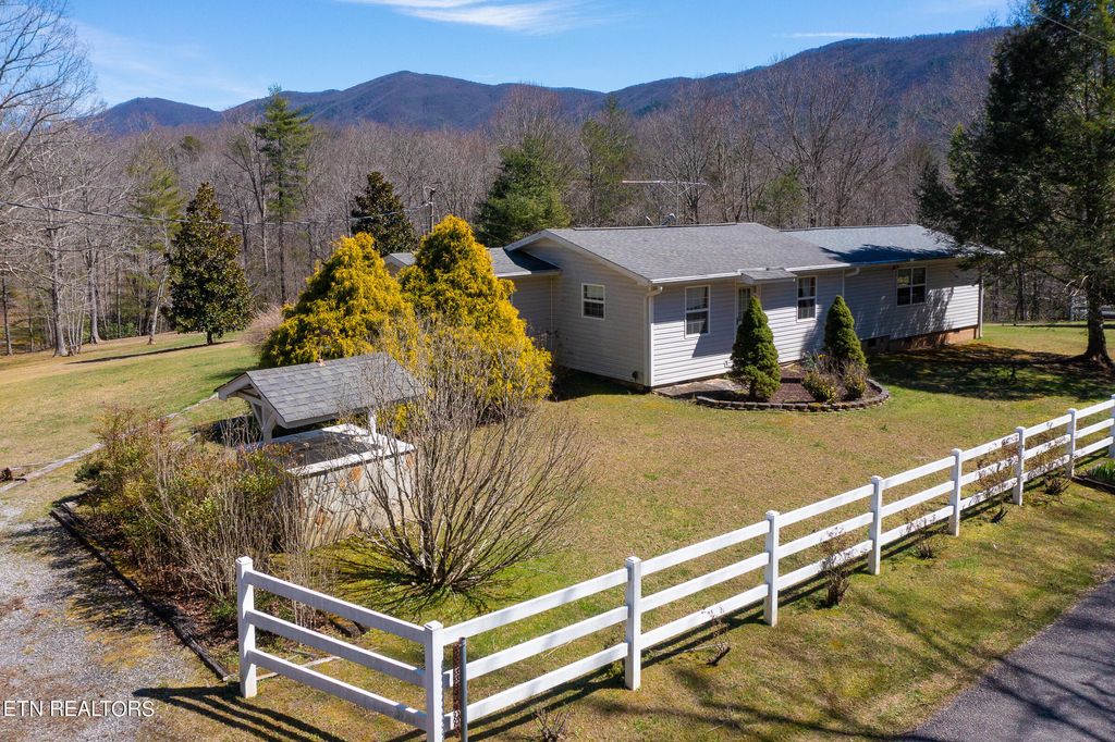 Photo of 161 Unicoi Lakes Rd, Tellico Plains, TN 37385 (MLS # 1255650)