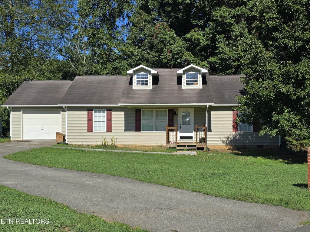 Photo of 703 Duvall Court, Strawberry Plains, TN 37871 (MLS # 1333431)