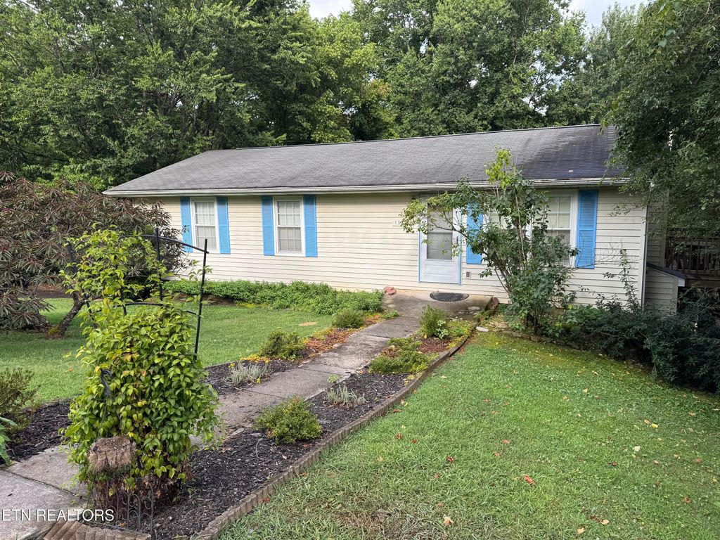 Photo of 372 Walnut Valley Rd, Clinton, TN 37716 (MLS # 1307789)