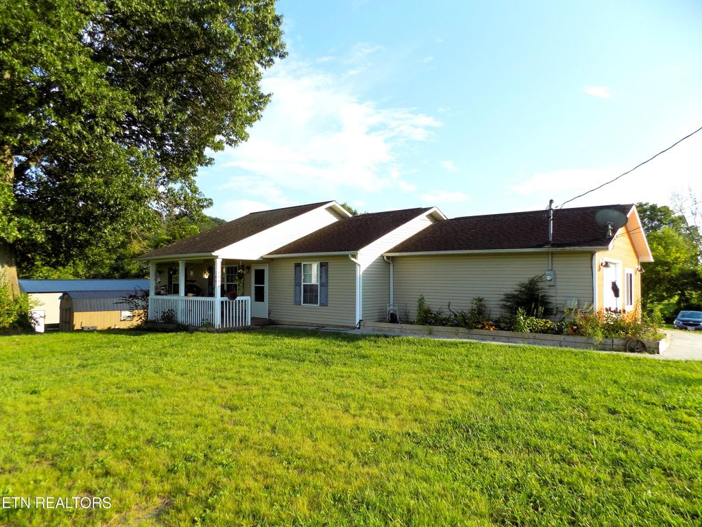 Photo of 1007 Highland Meadows Rd, Jefferson City, TN 37760 (MLS # 1312463)