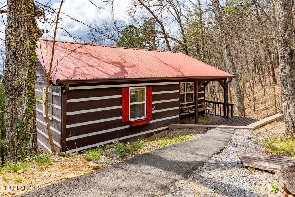 Photo of 1115 Red Maple Lane, Sevierville, TN 37876 (MLS # 1336520)