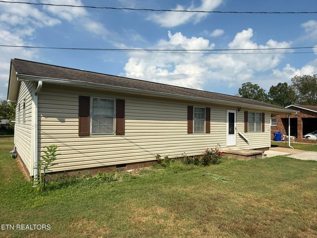 Photo of 118 Bradley Dr Dr, Madisonville, TN 37354 (MLS # 1314000)
