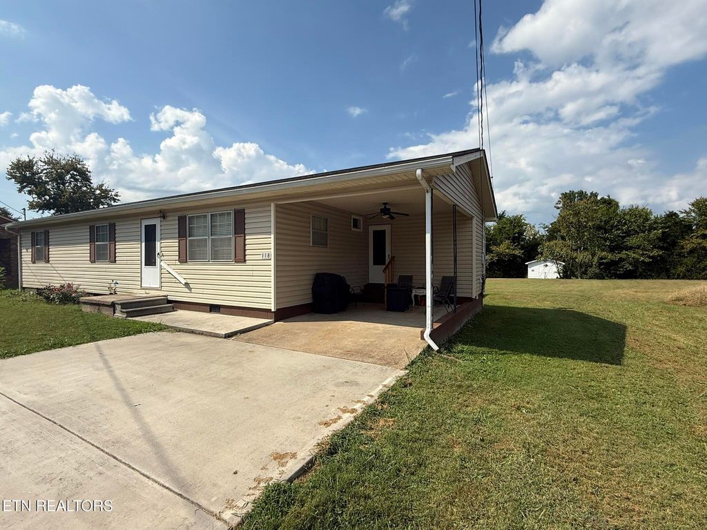 Photo of 118 Bradley Dr Dr, Madisonville, TN 37354 (MLS # 1314000)