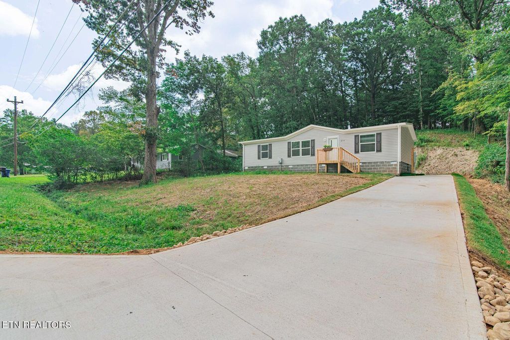 Photo of 315 Molyneux St, Rockwood, TN 37854 (MLS # 1331310)