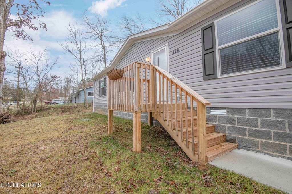 Photo of 315 Molyneux St, Rockwood, TN 37854 (MLS # 1331310)