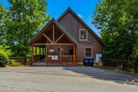 Photo of 4523 Forest Vista Way, Pigeon Forge, TN 37863 (MLS # 1349320)