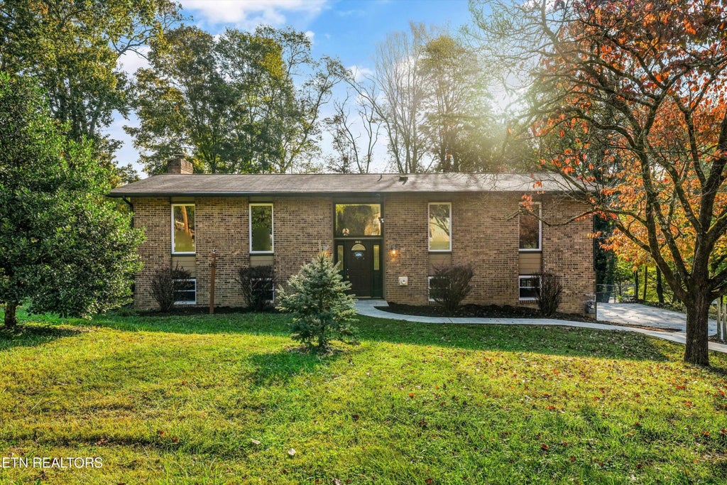 Photo of 104 Newport Drive, Oak Ridge, TN 37830 (MLS # 1359477)