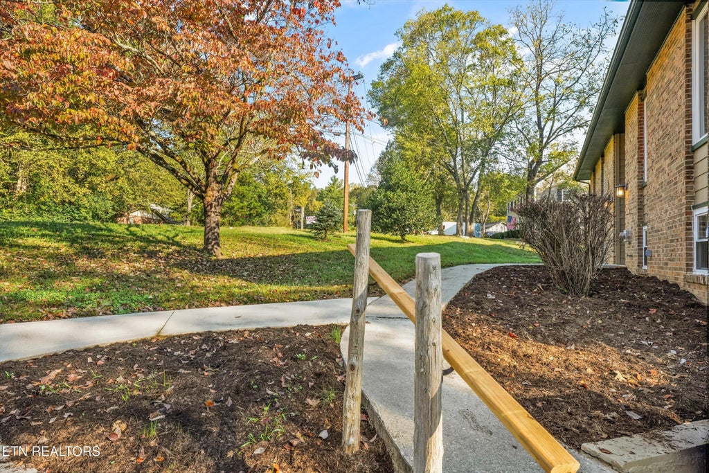 Photo of 104 Newport Drive, Oak Ridge, TN 37830 (MLS # 1359477)