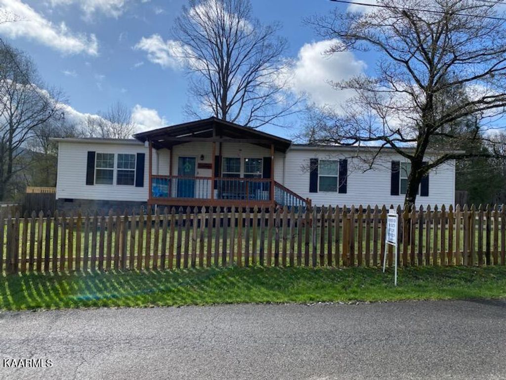 Photo of 304 Peach Tree Circle, Wartburg, TN 37887 (MLS # 1221864)