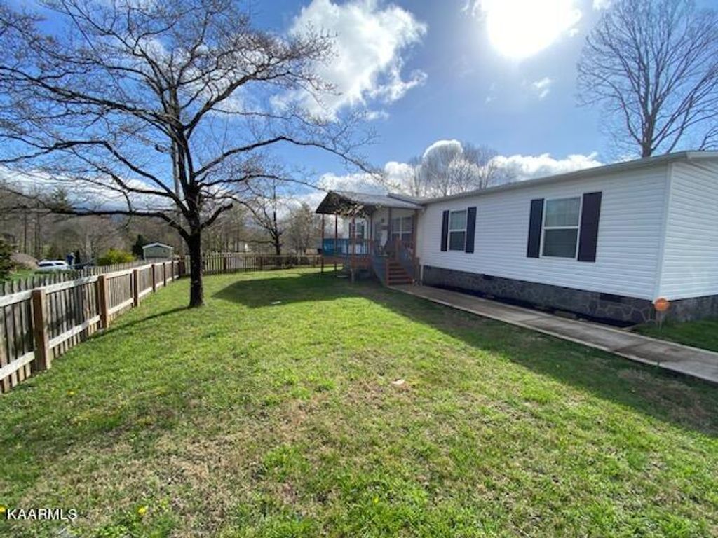 Photo of 304 Peach Tree Circle, Wartburg, TN 37887 (MLS # 1221864)