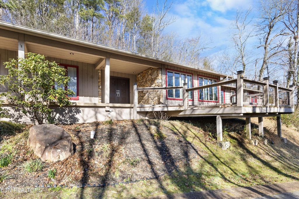 Photo of 333 Gatlin Drive, Gatlinburg, TN 37738 (MLS # 1327571)