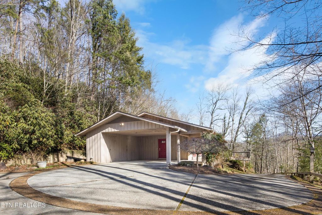 Photo of 333 Gatlin Drive, Gatlinburg, TN 37738 (MLS # 1327571)