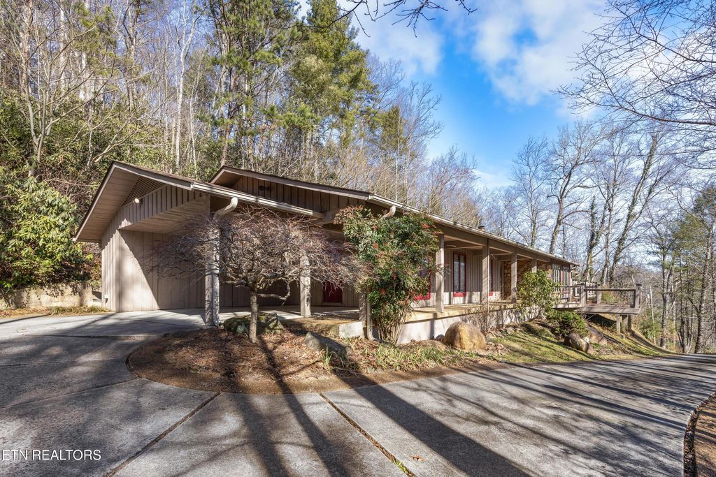 Photo of 333 Gatlin Drive, Gatlinburg, TN 37738 (MLS # 1327571)
