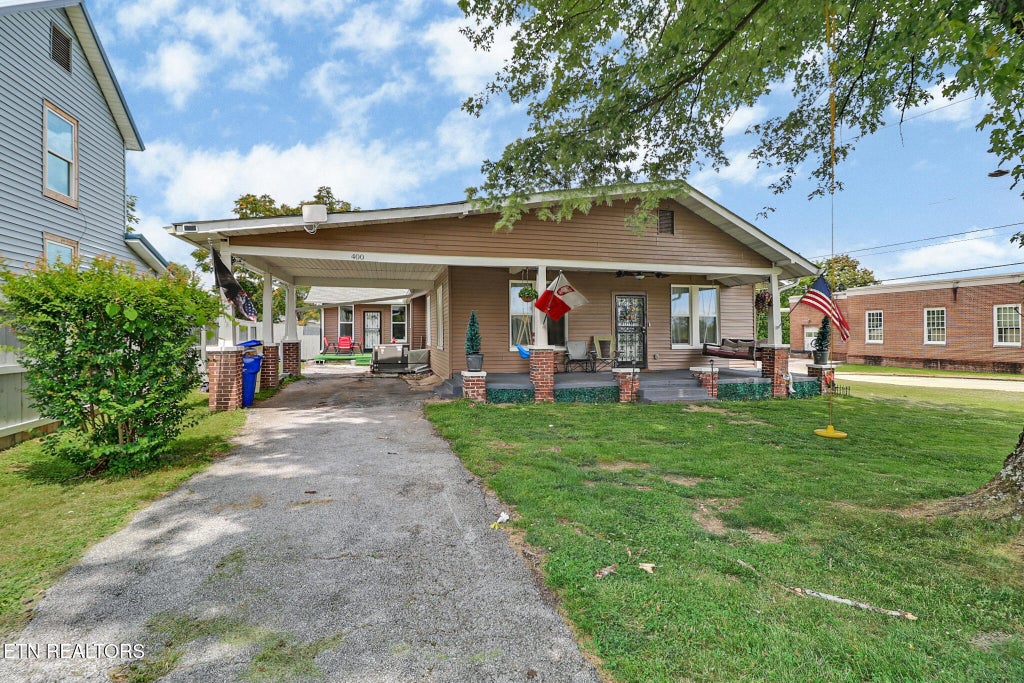 Photo of 400 W Rockwood St, Rockwood, TN 37854 (MLS # 1345044)