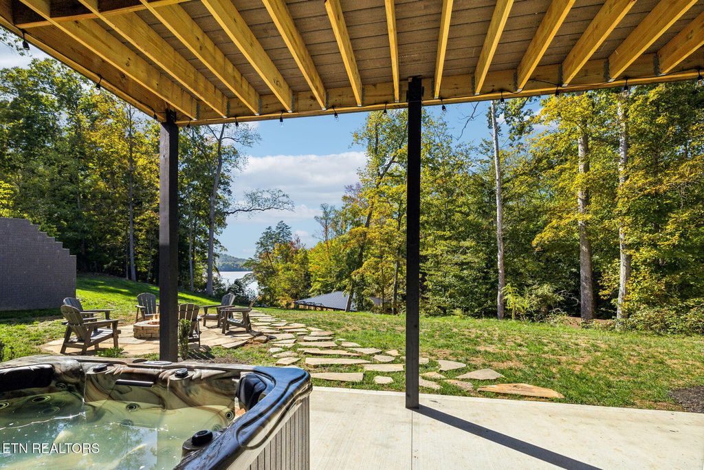 Photo of 210 Mainsail Rd, Kingston, TN 37763 (MLS # 1293519)