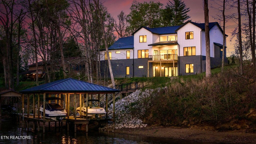 Photo of 210 Mainsail Rd, Kingston, TN 37763 (MLS # 1293519)