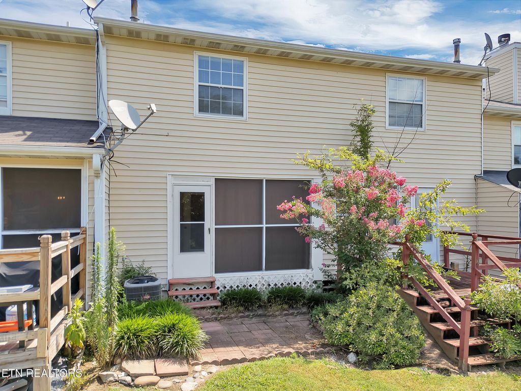 Photo of 1321 Nobel St #E, Alcoa, TN 37701 (MLS # 1310551)