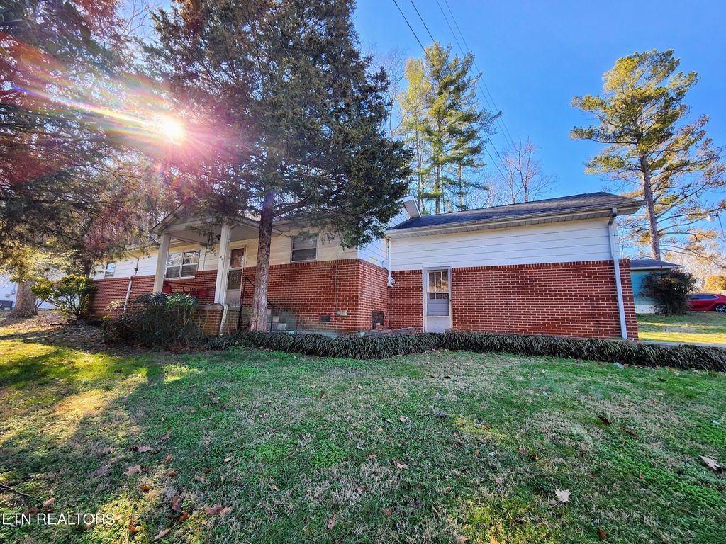 Photo of 500 Baumgartner Rd, Harriman, TN 37748 (MLS # 1290668)