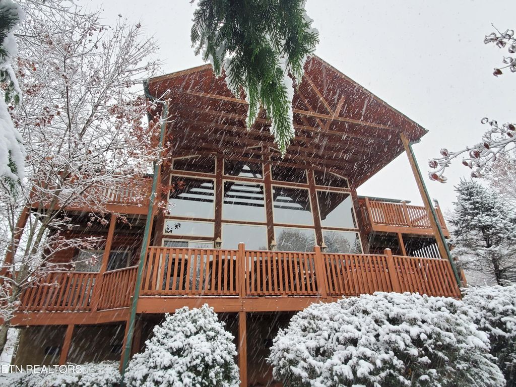 Photo of 1716 Smoky Hills Drive, Gatlinburg, TN 37738 (MLS # 1320598)