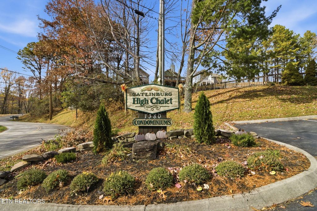 Photo of 1380 Ski View Drive #2202, Gatlinburg, TN 37738 (MLS # 1319193)