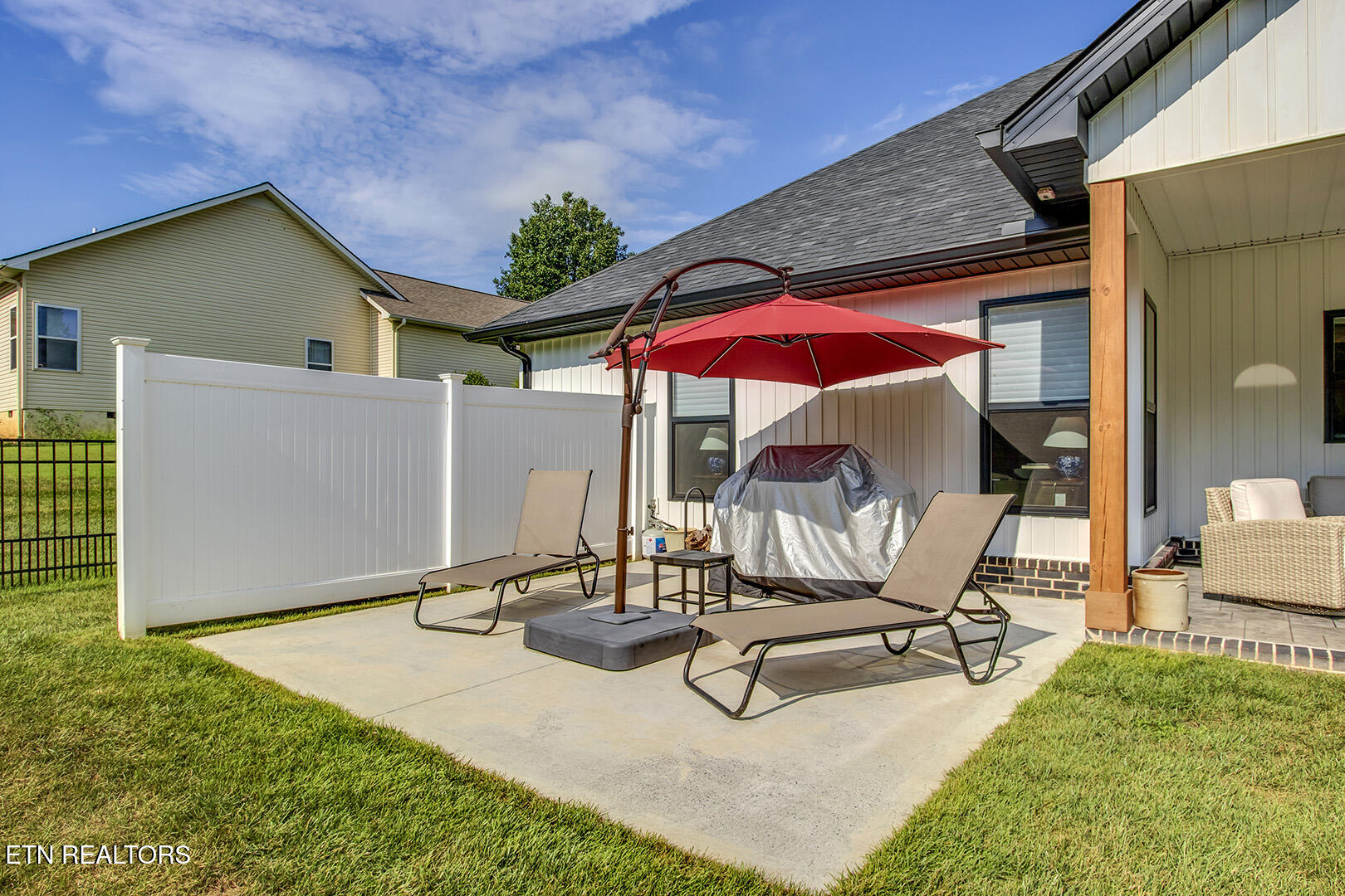 Loudon, Tennessee 37774, United States, 4 Bedrooms Bedrooms, ,4 BathroomsBathrooms,Residential,Active,184438