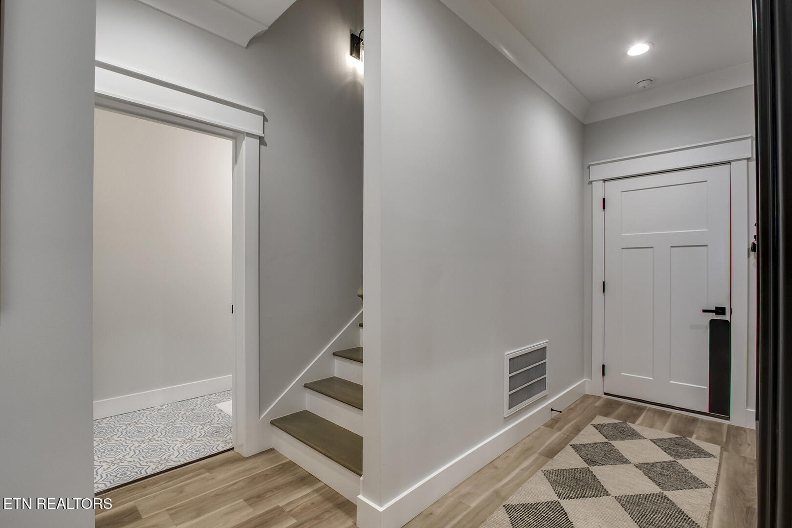 Loudon, Tennessee 37774, United States, 4 Bedrooms Bedrooms, ,4 BathroomsBathrooms,Residential,Active,184438