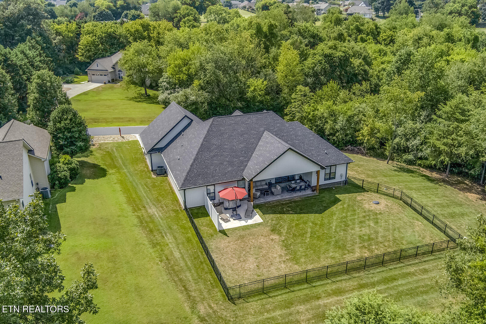 Loudon, Tennessee 37774, United States, 4 Bedrooms Bedrooms, ,4 BathroomsBathrooms,Residential,Active,184438