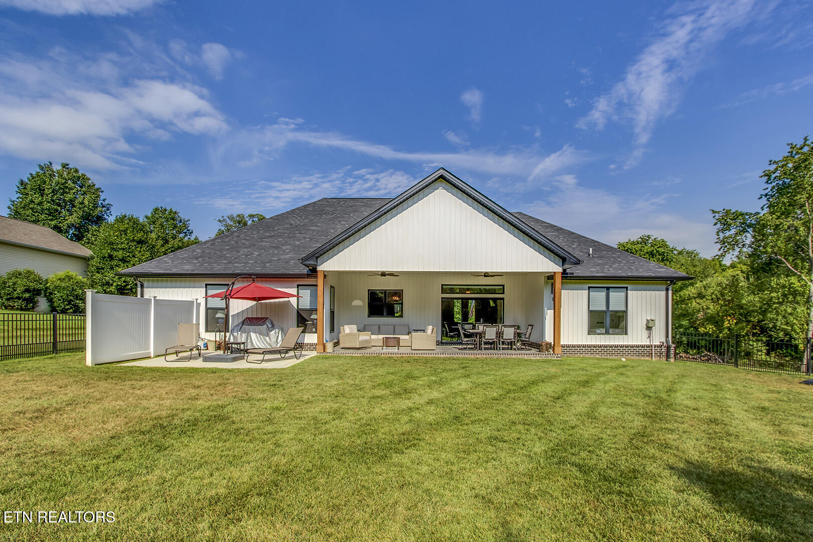 Loudon, Tennessee 37774, United States, 4 Bedrooms Bedrooms, ,4 BathroomsBathrooms,Residential,Active,184438