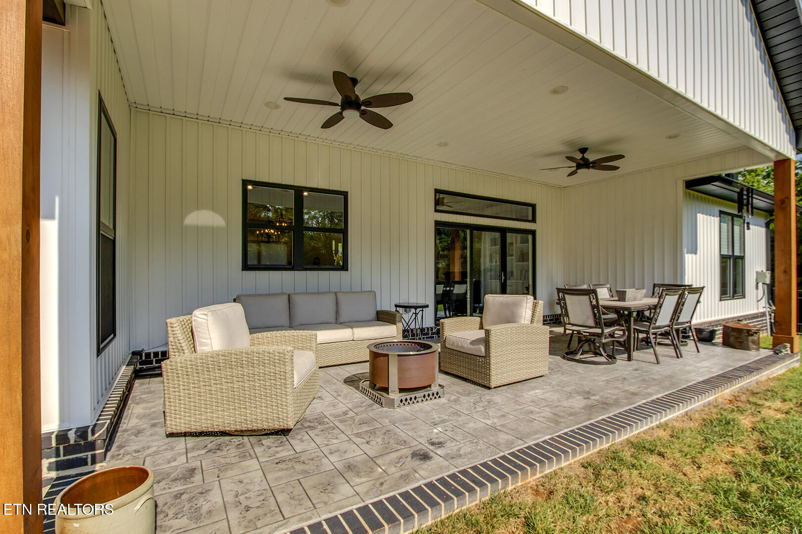 Loudon, Tennessee 37774, United States, 4 Bedrooms Bedrooms, ,4 BathroomsBathrooms,Residential,Active,184438