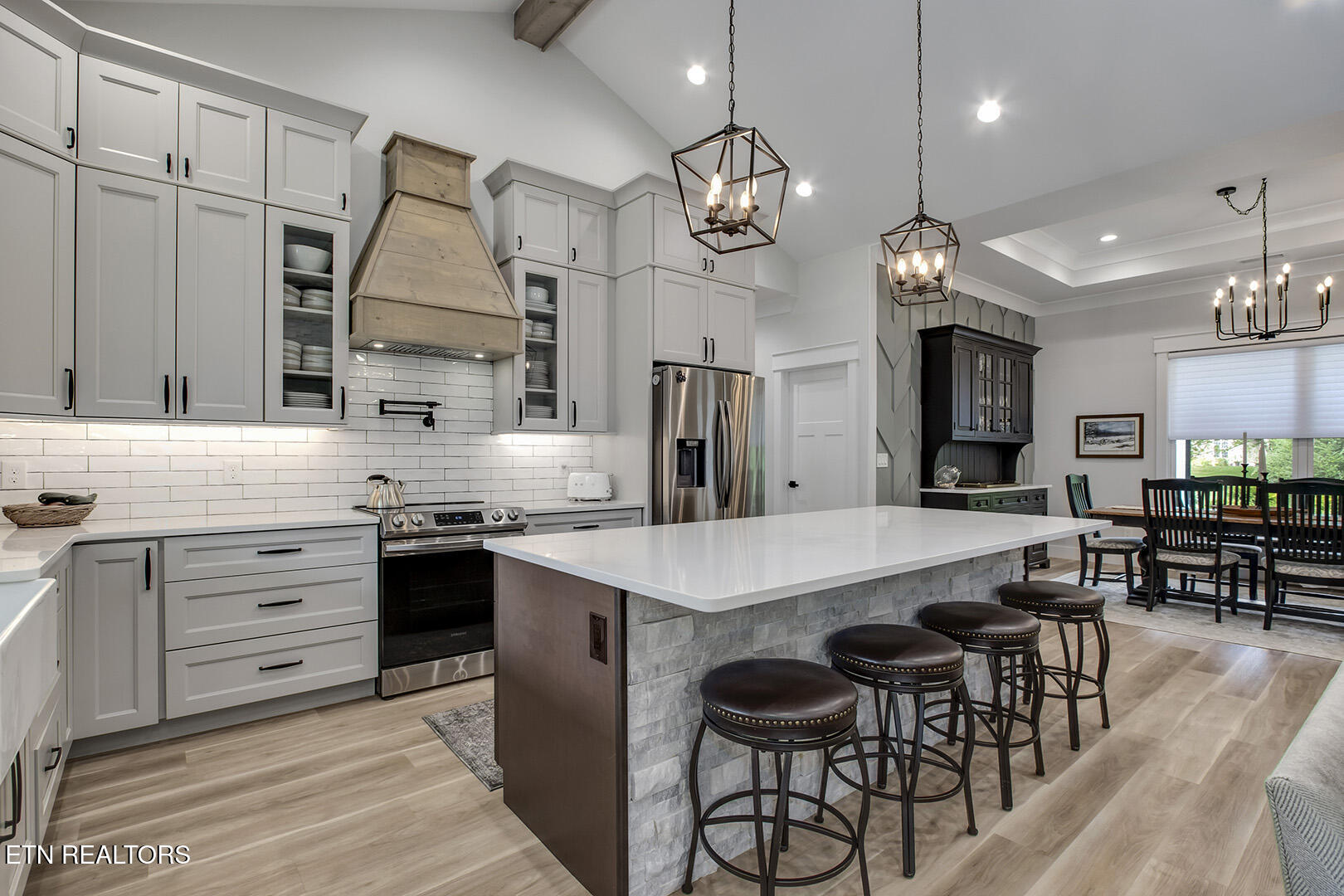 Loudon, Tennessee 37774, United States, 4 Bedrooms Bedrooms, ,4 BathroomsBathrooms,Residential,Active,184438