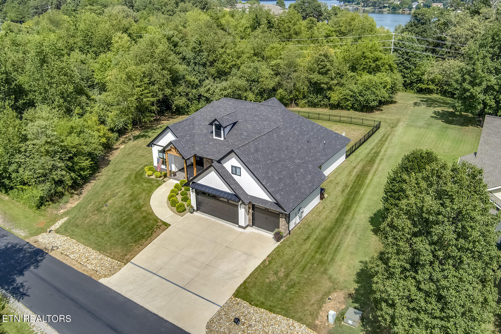 Loudon, Tennessee 37774, United States, 4 Bedrooms Bedrooms, ,4 BathroomsBathrooms,Residential,Active,184438