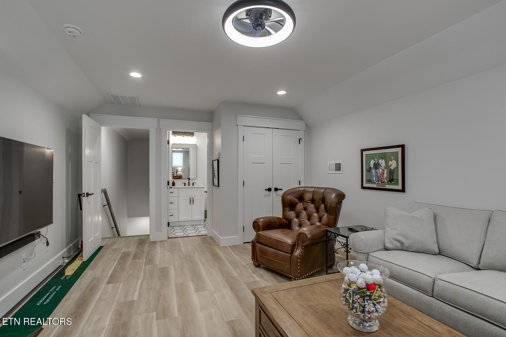 Loudon, Tennessee 37774, United States, 4 Bedrooms Bedrooms, ,4 BathroomsBathrooms,Residential,Active,184438