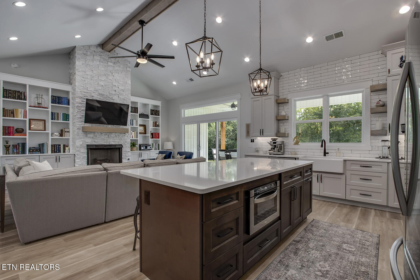 Loudon, Tennessee 37774, United States, 4 Bedrooms Bedrooms, ,4 BathroomsBathrooms,Residential,Active,184438