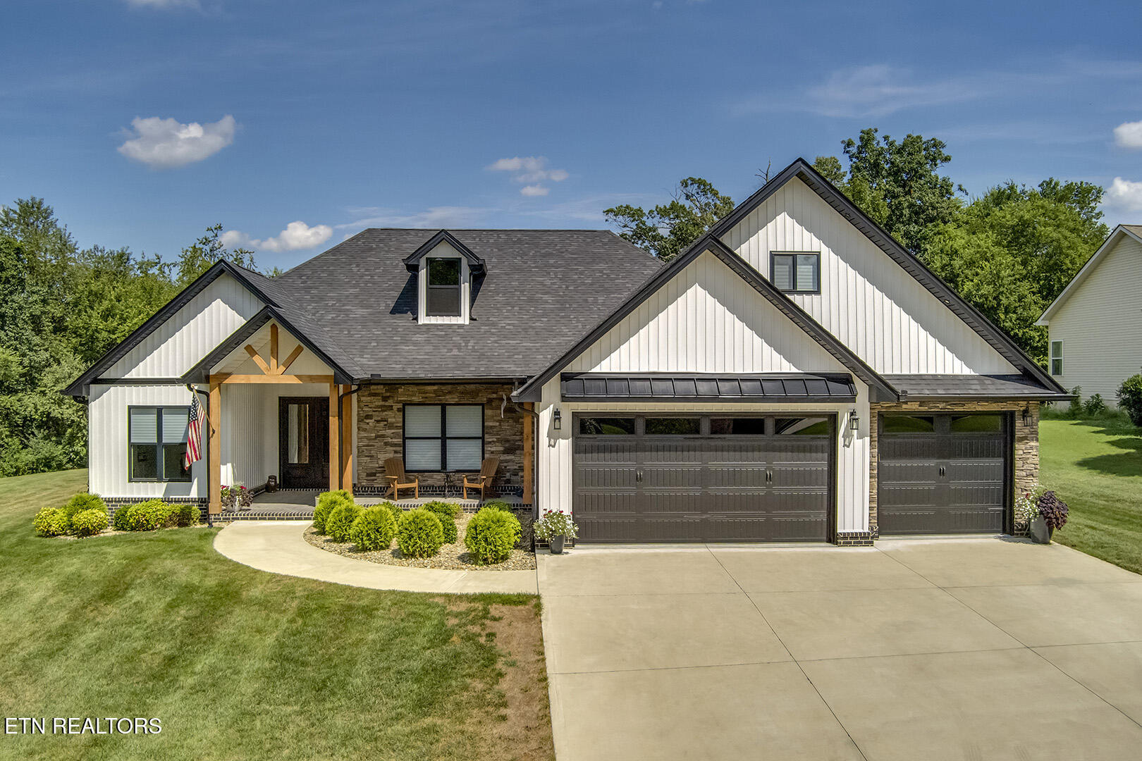 Loudon, Tennessee 37774, United States, 4 Bedrooms Bedrooms, ,4 BathroomsBathrooms,Residential,Active,184438