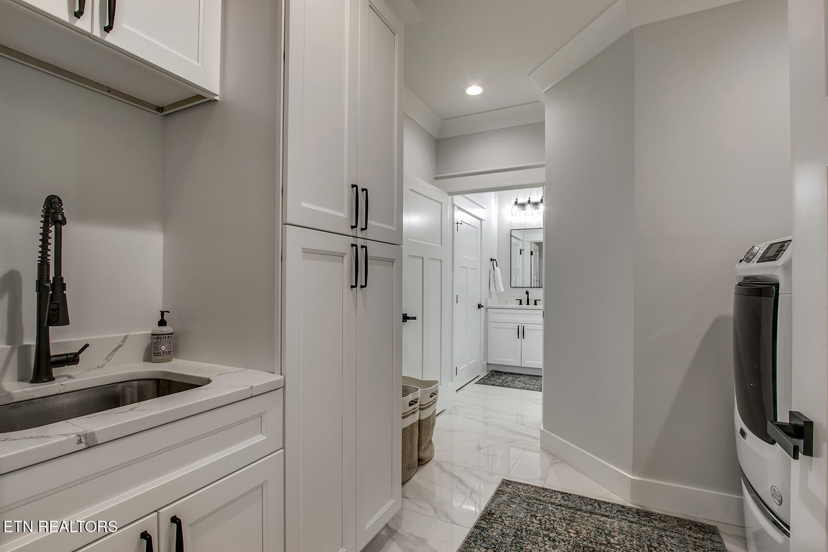 Loudon, Tennessee 37774, United States, 4 Bedrooms Bedrooms, ,4 BathroomsBathrooms,Residential,Active,184438