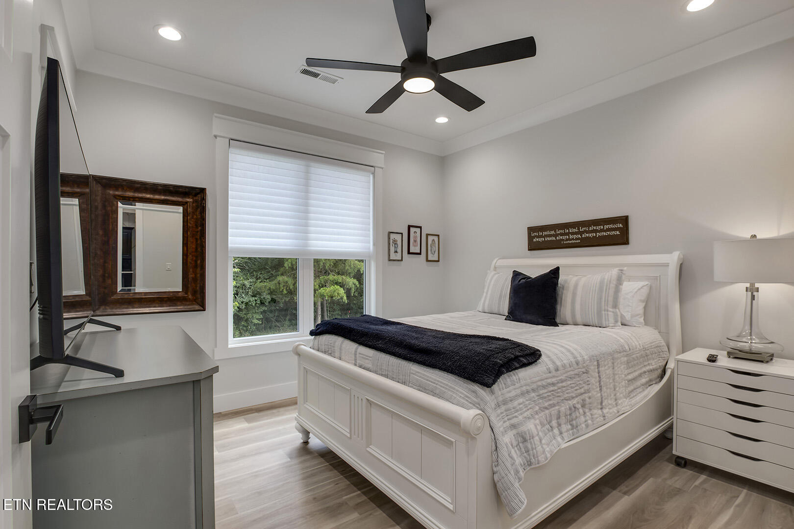 Loudon, Tennessee 37774, United States, 4 Bedrooms Bedrooms, ,4 BathroomsBathrooms,Residential,Active,184438