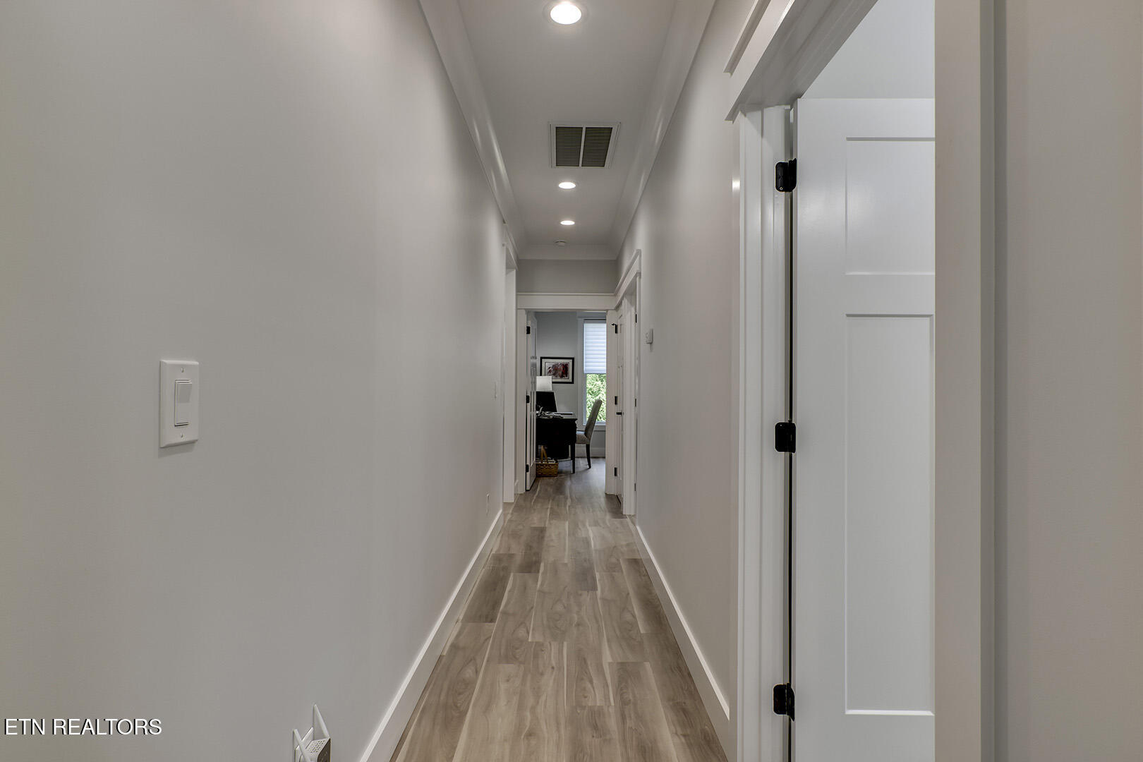 Loudon, Tennessee 37774, United States, 4 Bedrooms Bedrooms, ,4 BathroomsBathrooms,Residential,Active,184438