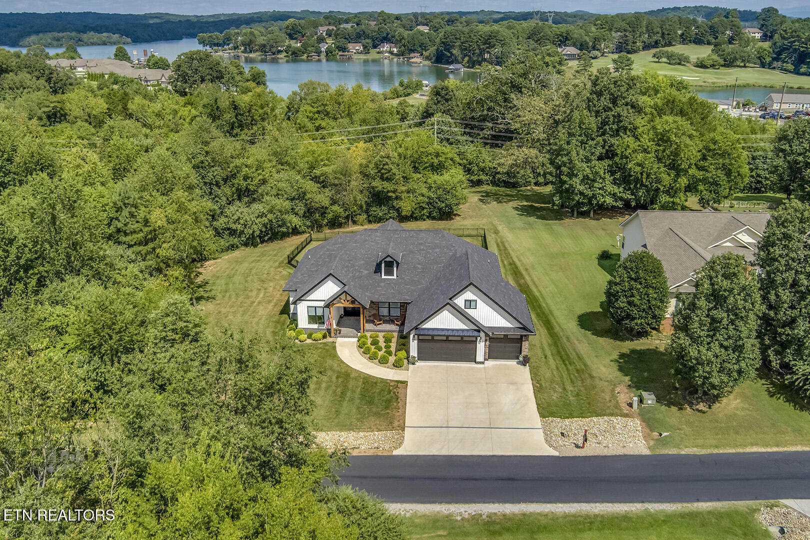 Loudon, Tennessee 37774, United States, 4 Bedrooms Bedrooms, ,4 BathroomsBathrooms,Residential,Active,184438