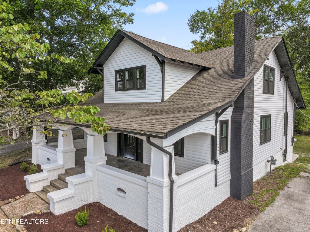 Photo of 717 N Charles Seivers Blvd, Clinton, TN 37716 (MLS # 1309717)