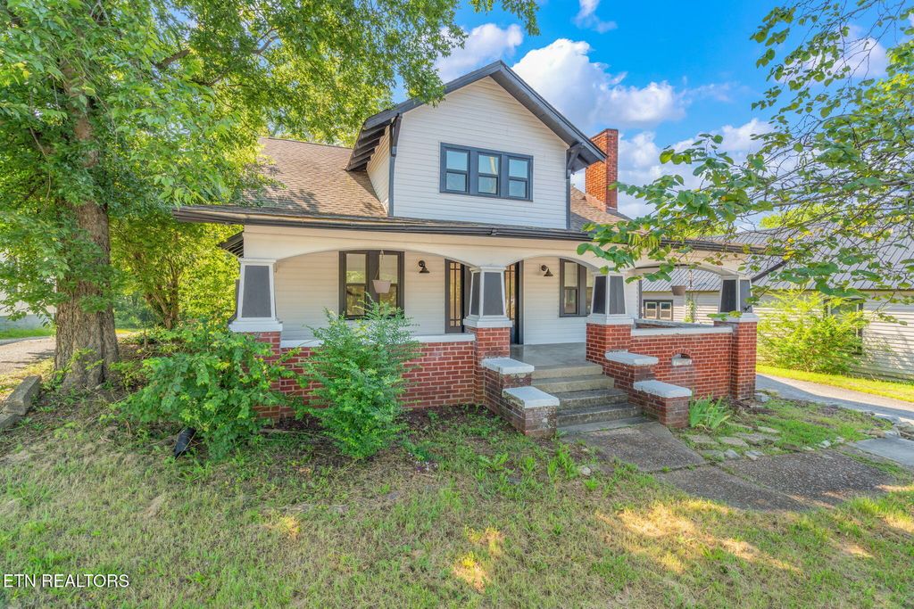 Photo of 717 N Charles Seivers Blvd, Clinton, TN 37716 (MLS # 1309717)