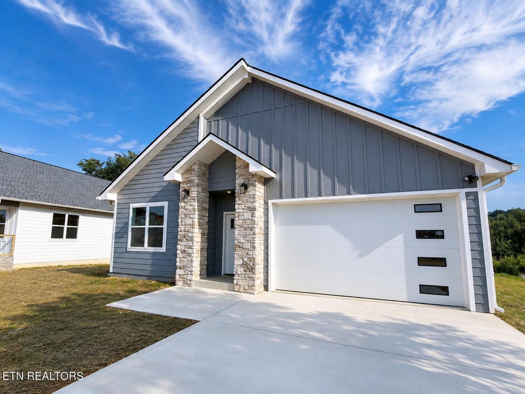 Photo of 2502 Limestone Court, Sevierville, TN 37876 (MLS # 1352111)