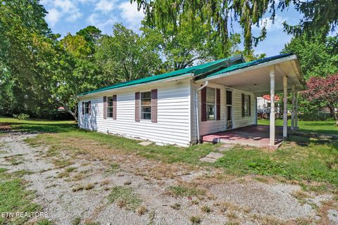 Tiny photo for 514 Russell Ave, Harriman, TN 37748 (MLS # 1317286)