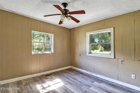 Tiny photo for 514 Russell Ave, Harriman, TN 37748 (MLS # 1317286)
