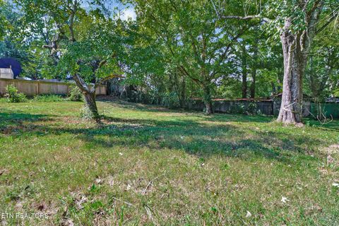 Tiny photo for 514 Russell Ave, Harriman, TN 37748 (MLS # 1317286)