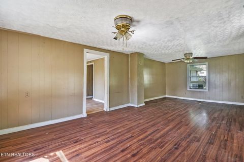 Tiny photo for 514 Russell Ave, Harriman, TN 37748 (MLS # 1317286)