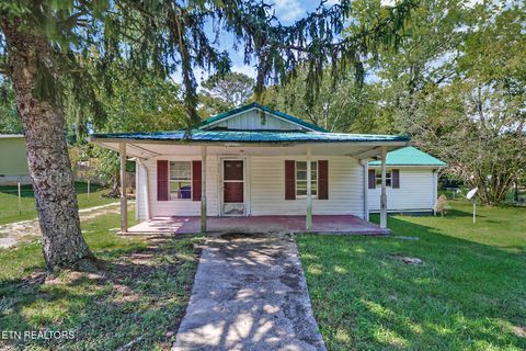 Photo of 514 Russell Ave, Harriman, TN 37748 (MLS # 1317286)