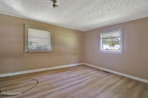 Tiny photo for 514 Russell Ave, Harriman, TN 37748 (MLS # 1317286)