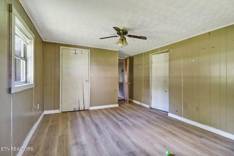 Tiny photo for 514 Russell Ave, Harriman, TN 37748 (MLS # 1317286)